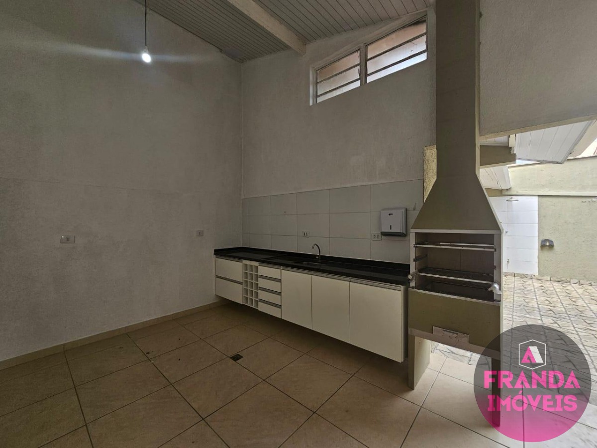 Casa à venda e aluguel com 3 quartos, 185m² - Foto 11